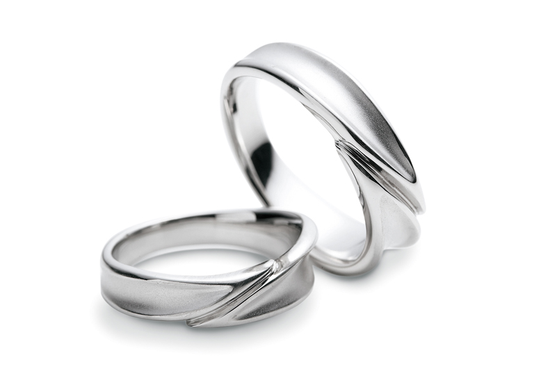 幅の太い結婚指輪