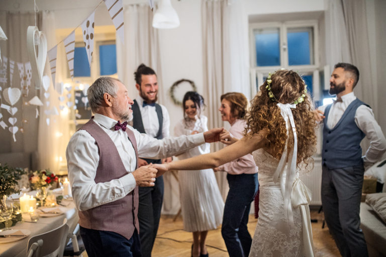 ゲストもハッピーになれる、楽しい結婚式を実現できるアイデアって？ AFFLUX( アフラックス ) アフターメンテナンスが一生涯無料の全国