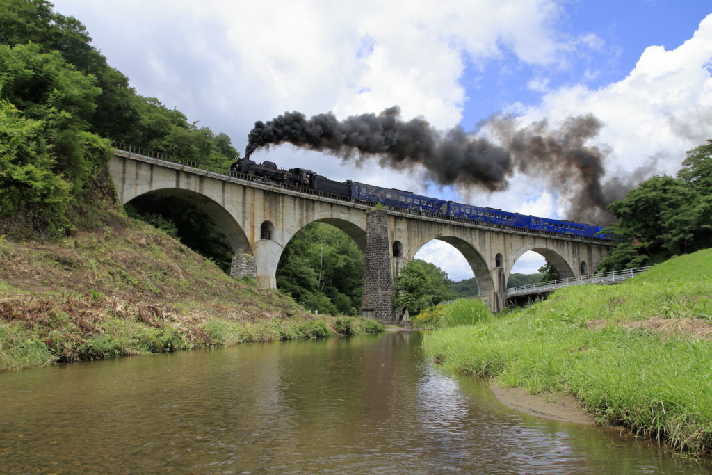 「銀河鉄道の夜」の言葉を借りて。岩手県めがね橋の前で誓う二人の幸せ AFFLUX( アフラックス ) アフターメンテナンスが一生涯無料の全国 80 店舗展開のブライダルリング専門店 「銀河鉄道の夜」の言葉を借りて。岩手県めがね橋の前で誓う二人の幸せ AFFLUX( アフラックス ) アフターメンテナンスが一生涯無料の全国 80 店舗展開のブライダルリング専門店