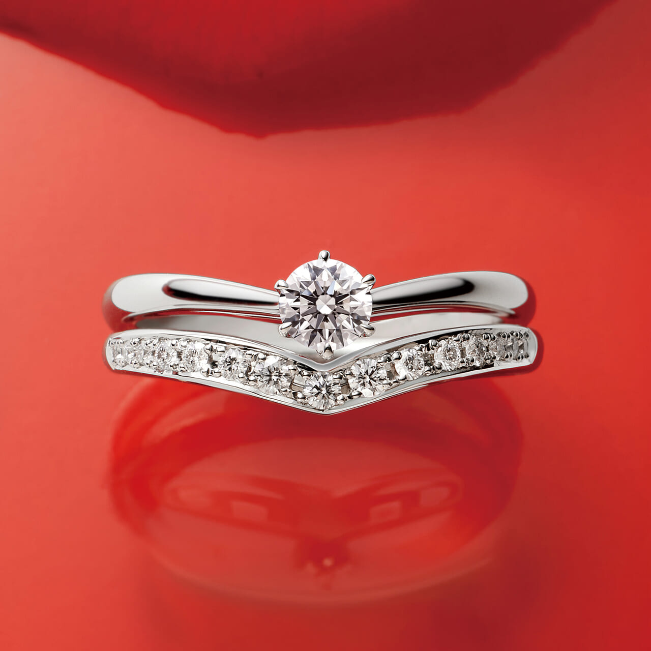 婚約指輪と結婚指輪の重ね着けもぴったり