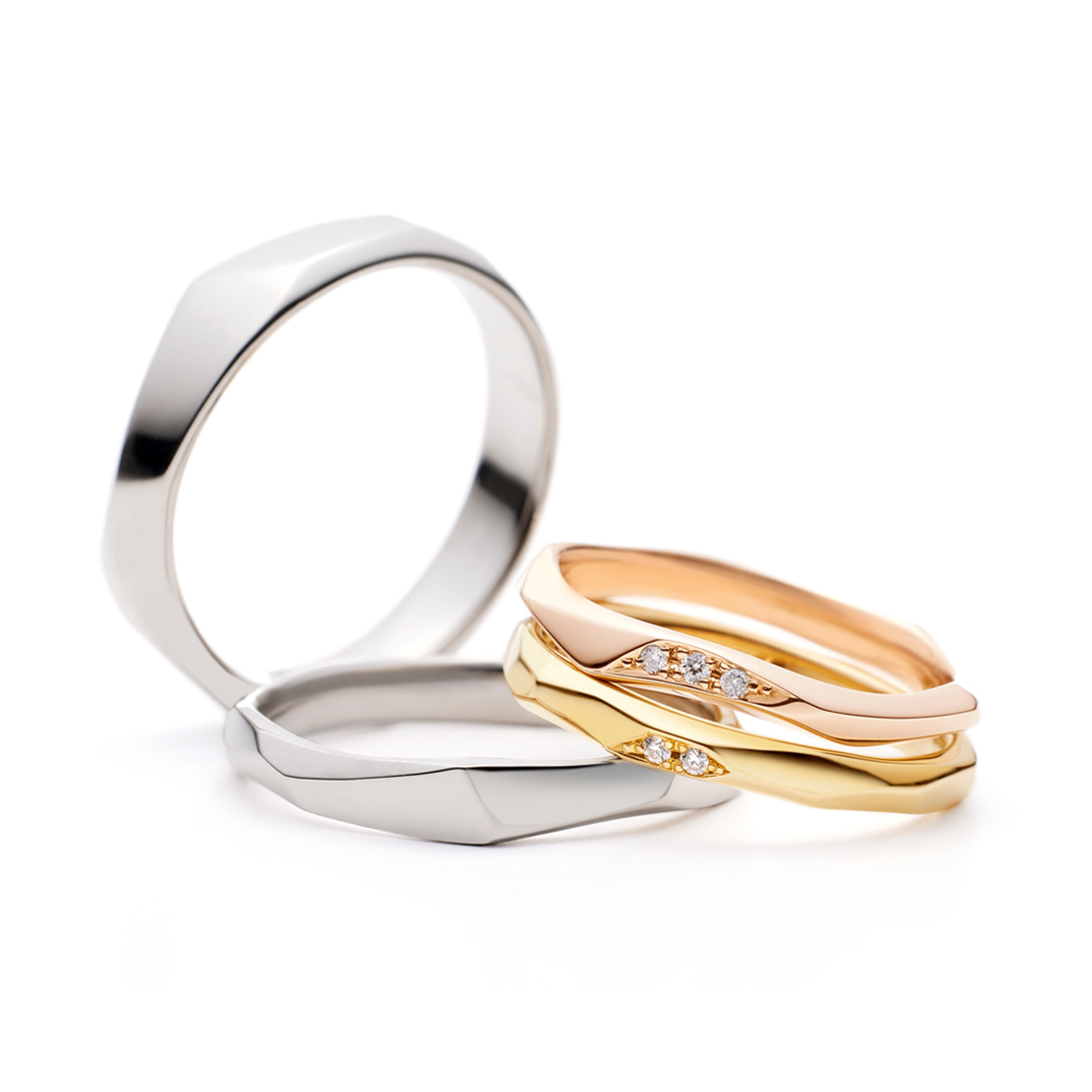 イエローゴールドとピンクゴールドを2本重ね着ける結婚指輪